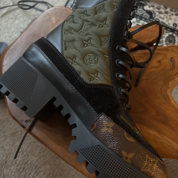 Louis Vuitton Boots - Picture 7 of 8